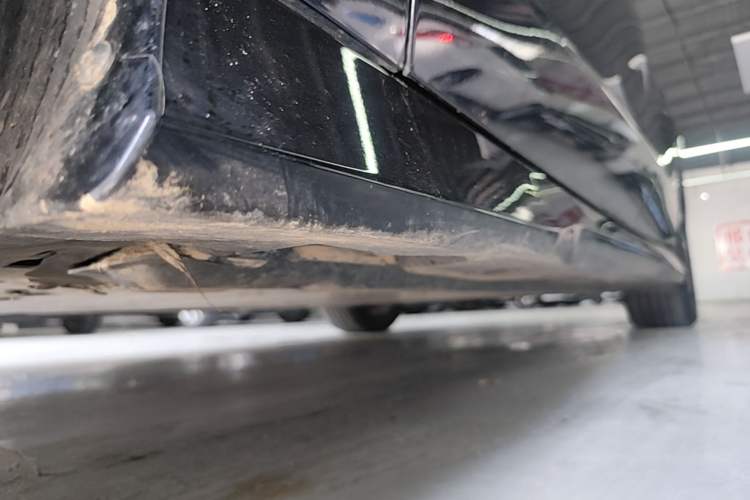 Used Volkswagen ID.7 VIZZION 2024 First Edition Left Side Sill
