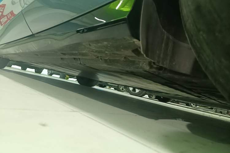 Used Volkswagen ID.7 VIZZION 2024 AIR model Left Side Sill