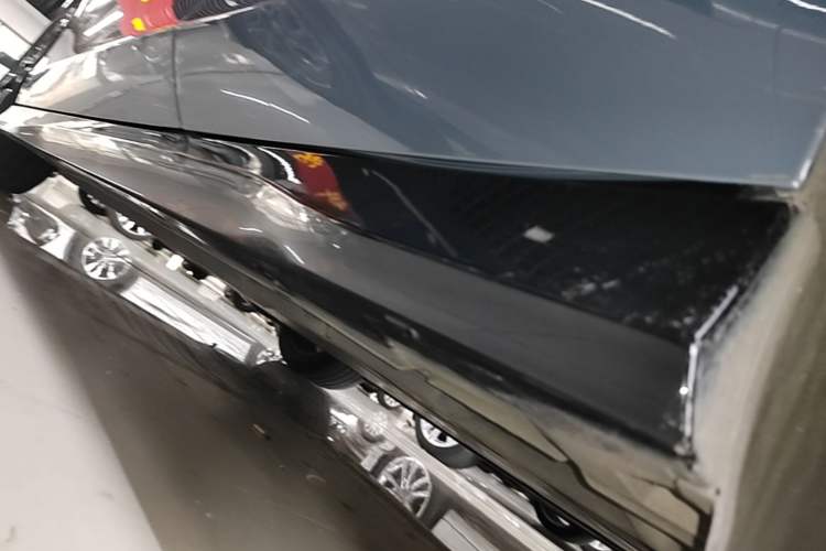 Used Volkswagen ID.7 VIZZION 2024 First Edition Left Side Sill