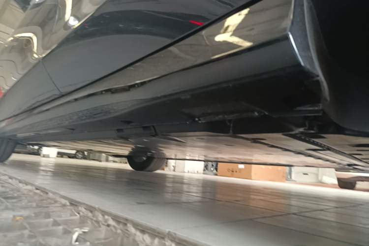 Used Volkswagen ID.7 VIZZION 2024 PRO Model Left Side Sill