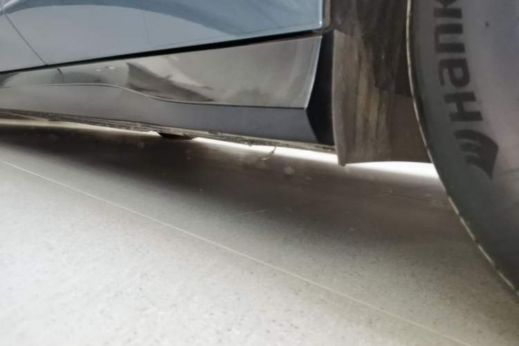 Used Volkswagen ID.7 VIZZION 2024 AIR model Left Side Sill