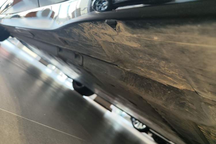 Used Volkswagen ID.7 VIZZION 2024 First Edition Left Side Sill