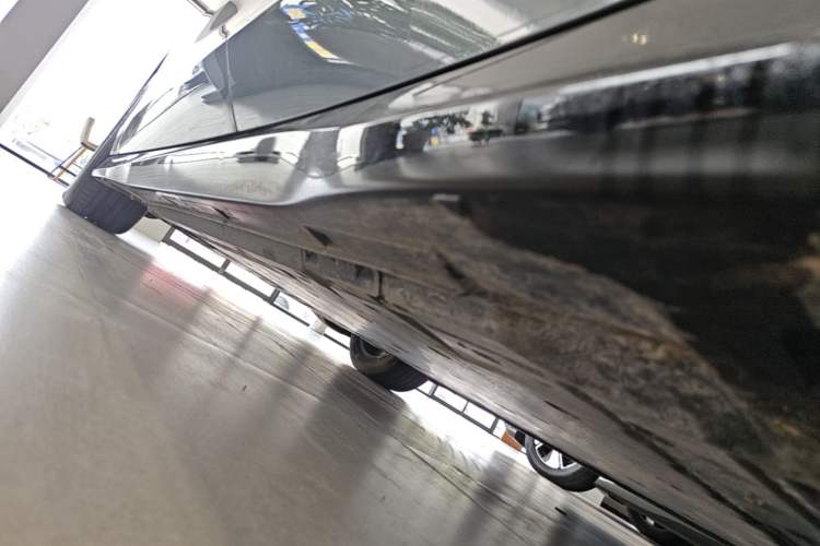 Used Volkswagen ID.7 VIZZION 2024 AIR model Left Side Sill