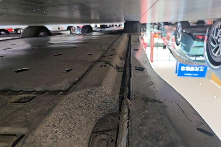Used Volkswagen ID.7 VIZZION 2024 PRO Model Left Side Sill
