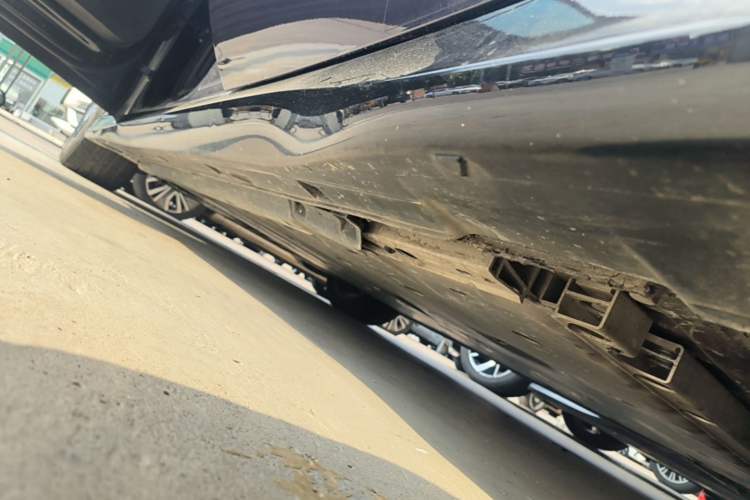 Used Volkswagen ID.7 VIZZION 2024 First Edition Left Side Sill