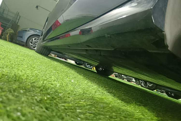 Used Volkswagen ID.7 VIZZION 2024 PRIME Left Side Sill