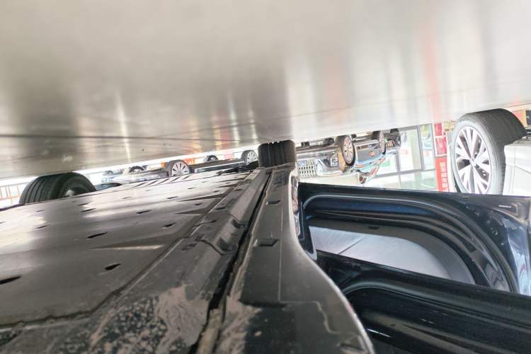 Used Volkswagen ID.7 VIZZION 2024 AIR model Left Side Sill