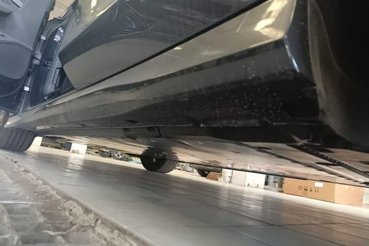 Used Volkswagen ID.7 VIZZION 2024 PRO Model Left Side Sill