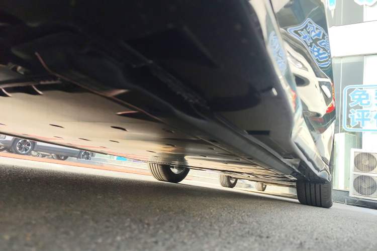 Used Volkswagen ID.7 VIZZION 2024 PRO Model Left Side Sill