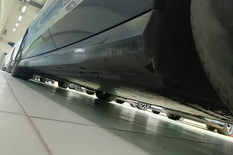 Used Volkswagen ID.7 VIZZION 2024 AIR model Left Side Sill