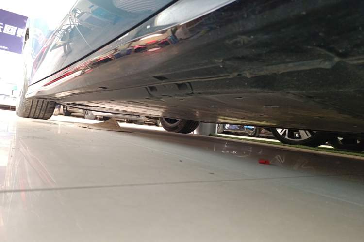 Used Volkswagen ID.7 VIZZION 2024 First Edition Left Side Sill