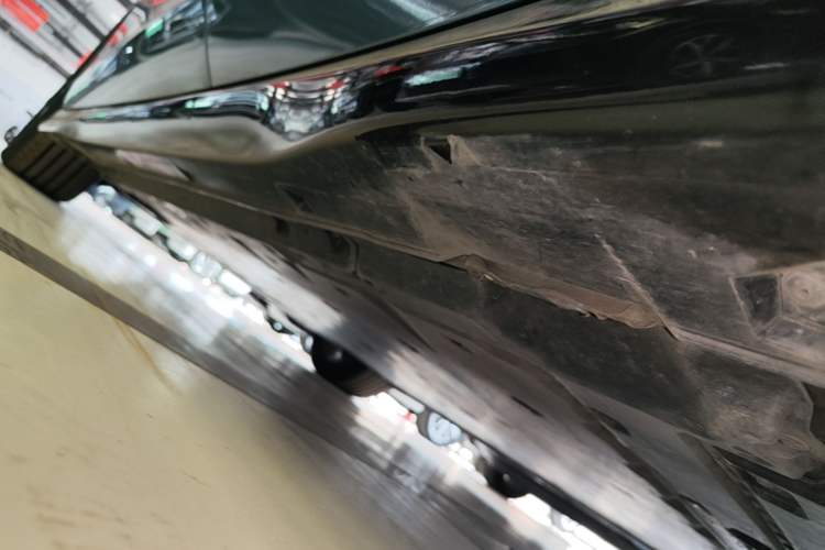 Used Volkswagen ID.7 VIZZION 2024 PRO Model Left Side Sill