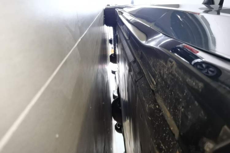 Used Volkswagen ID.7 VIZZION 2024 AIR model Left Side Sill