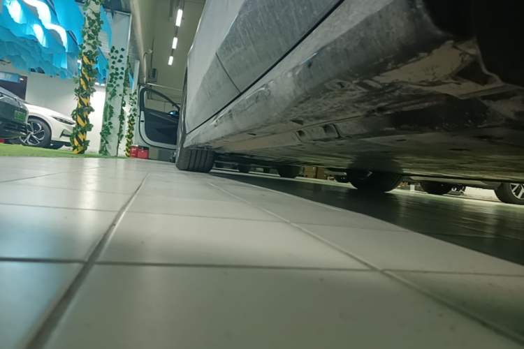 Used Volkswagen ID.7 VIZZION 2024 PRO Model Left Side Sill