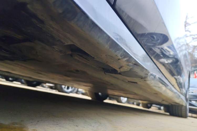 Used Volkswagen ID.7 VIZZION 2024 AIR model Left Side Sill