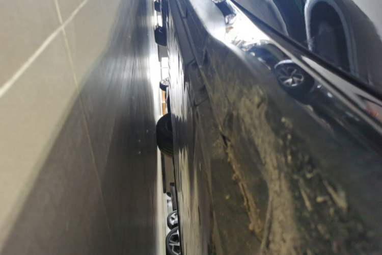 Used Volkswagen ID.7 VIZZION 2024 AIR model Left Side Sill
