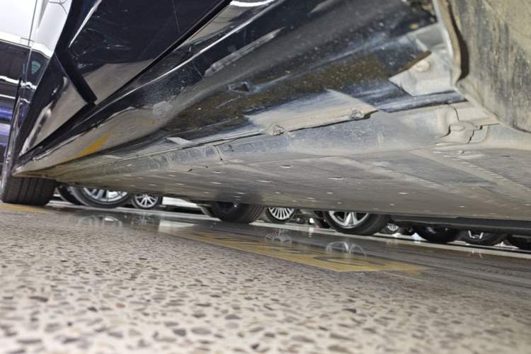 Used Volkswagen ID.7 VIZZION 2024 First Edition Left Side Sill