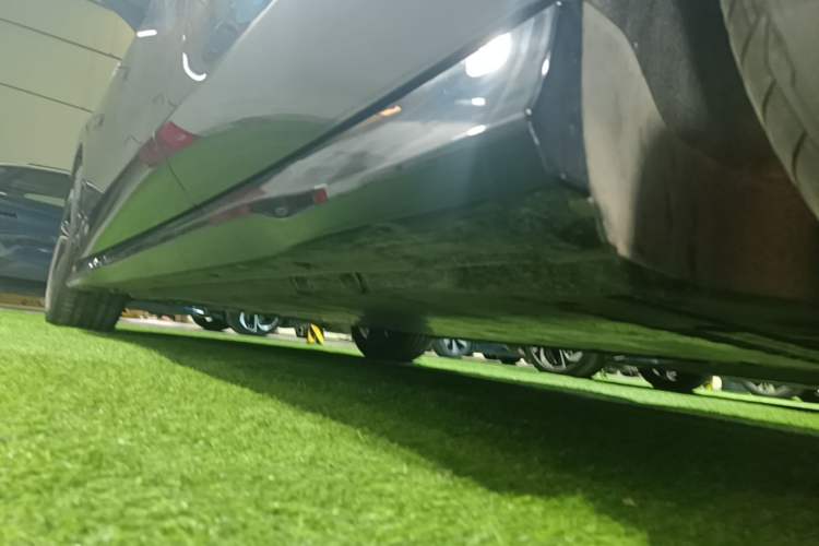 Used Volkswagen ID.7 VIZZION 2024 PRIME Left Side Sill