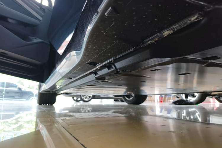 Used Volkswagen ID.7 VIZZION 2024 PRO Model Left Side Sill