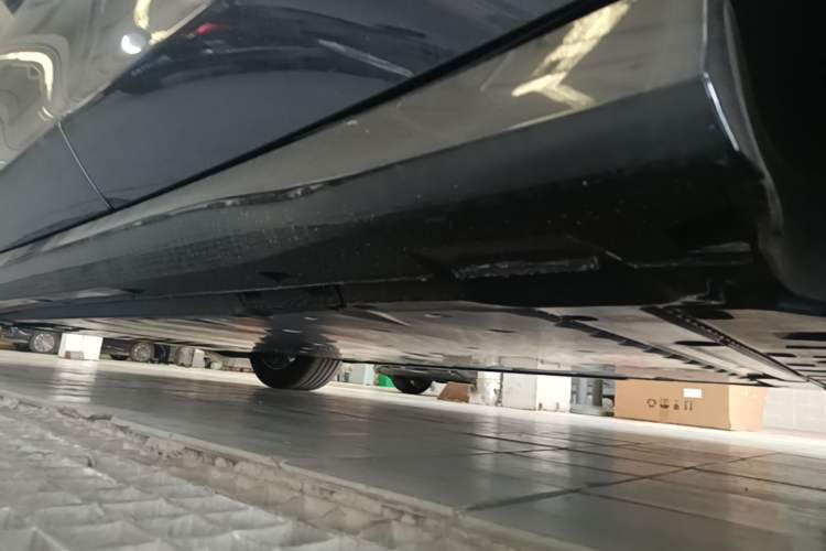 Used Volkswagen ID.7 VIZZION 2024 PRO Model Left Side Sill