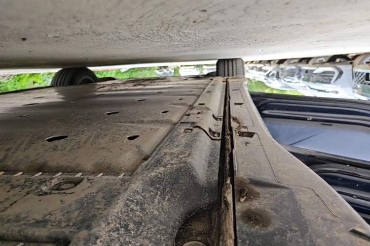 Used Volkswagen ID.7 VIZZION 2024 AIR model Left Side Sill