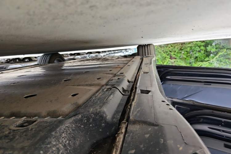 Used Volkswagen ID.7 VIZZION 2024 AIR model Left Side Sill