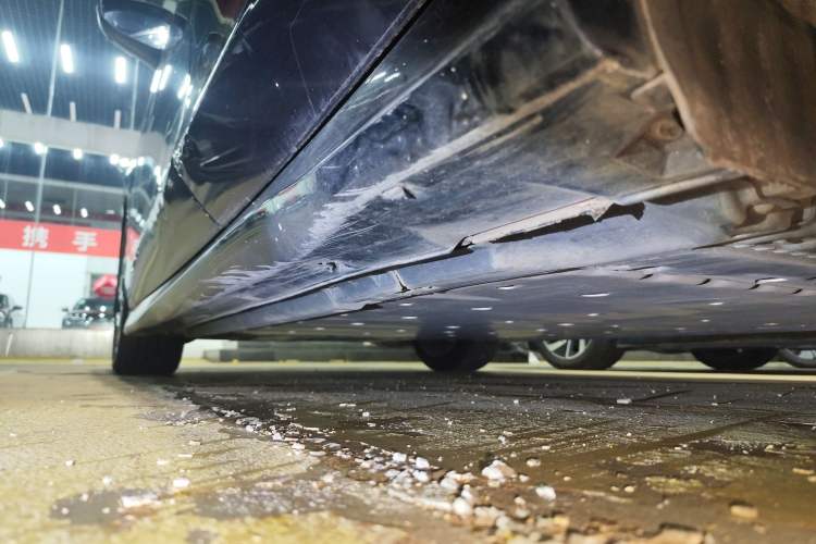 Used Volkswagen ID.7 VIZZION 2024 First Edition Left Side Sill
