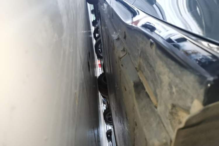 Used Volkswagen ID.7 VIZZION 2024 AIR model Left Side Sill