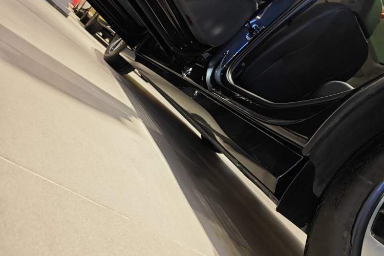 Used Volkswagen ID.7 VIZZION 2024 AIR model Left Side Sill