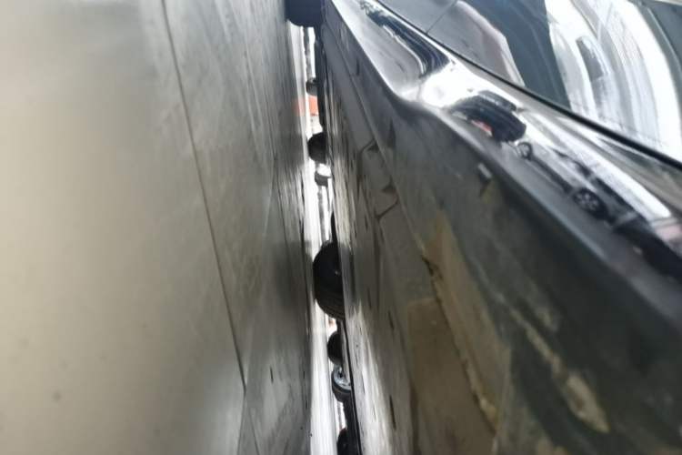 Used Volkswagen ID.7 VIZZION 2024 AIR model Left Side Sill
