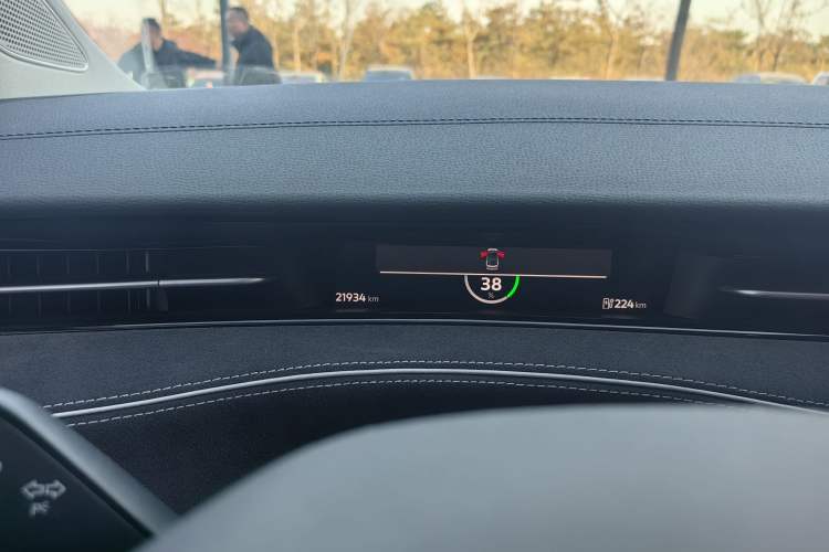 Used Volkswagen ID.7 VIZZION 2024 PRO Model Odometer Close Up