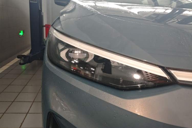 Used Volkswagen ID.7 VIZZION 2024 AIR model Right Front Headlight