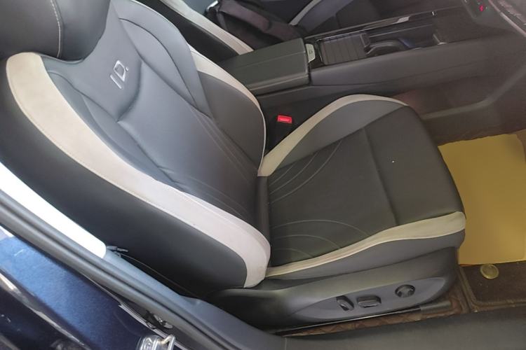 Used Volkswagen ID.7 VIZZION 2024 First Edition Right Front Seat