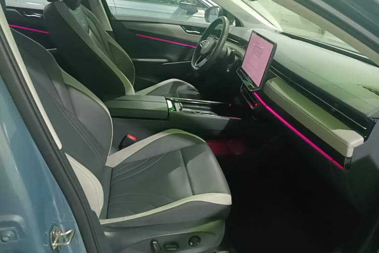 Used Volkswagen ID.7 VIZZION 2024 AIR model Right Front Seat