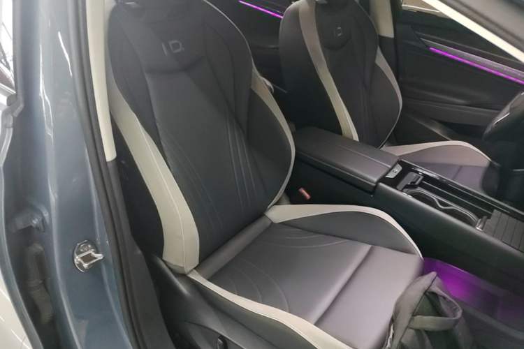 Used Volkswagen ID.7 VIZZION 2024 First Edition Right Front Seat