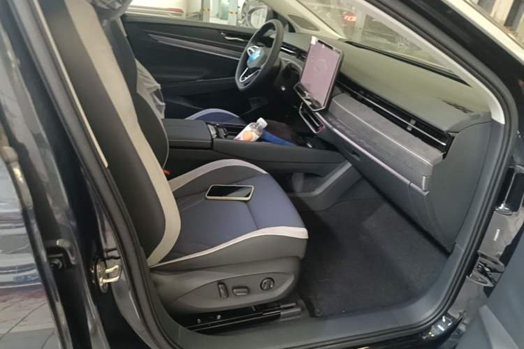 Used Volkswagen ID.7 VIZZION 2024 PRO Model Right Front Seat