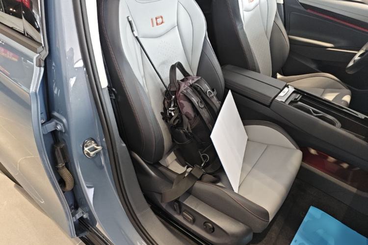 Used Volkswagen ID.7 VIZZION 2024 AIR model Right Front Seat