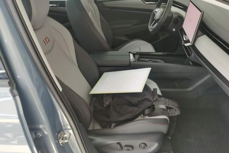 Used Volkswagen ID.7 VIZZION 2024 AIR model Right Front Seat