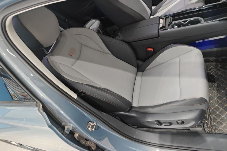 Used Volkswagen ID.7 VIZZION 2024 AIR model Right Front Seat