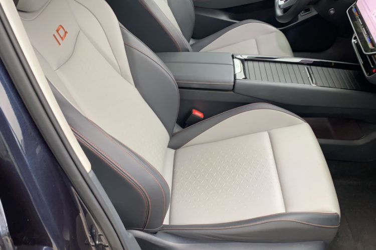Used Volkswagen ID.7 VIZZION 2024 AIR model Right Front Seat