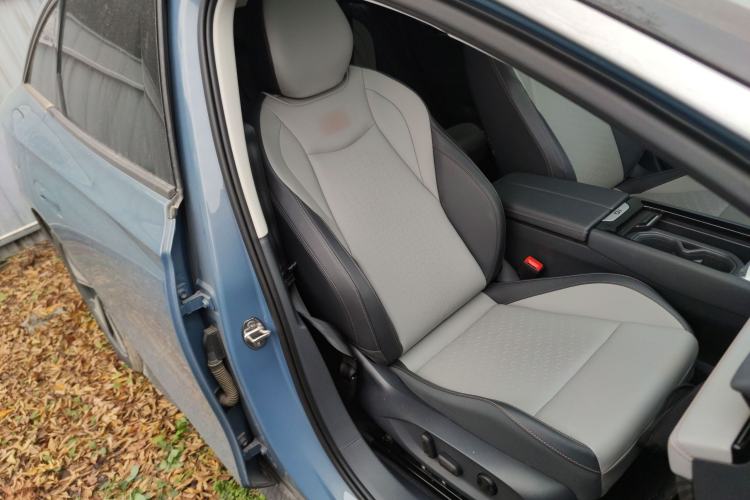 Used Volkswagen ID.7 VIZZION 2024 AIR model Right Front Seat