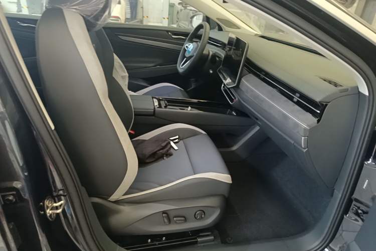 Used Volkswagen ID.7 VIZZION 2024 PRO Model Right Front Seat