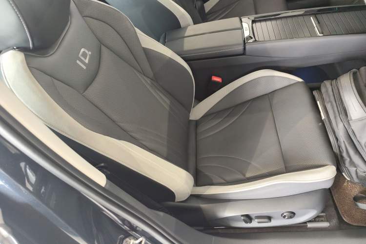 Used Volkswagen ID.7 VIZZION 2024 PRO Model Right Front Seat