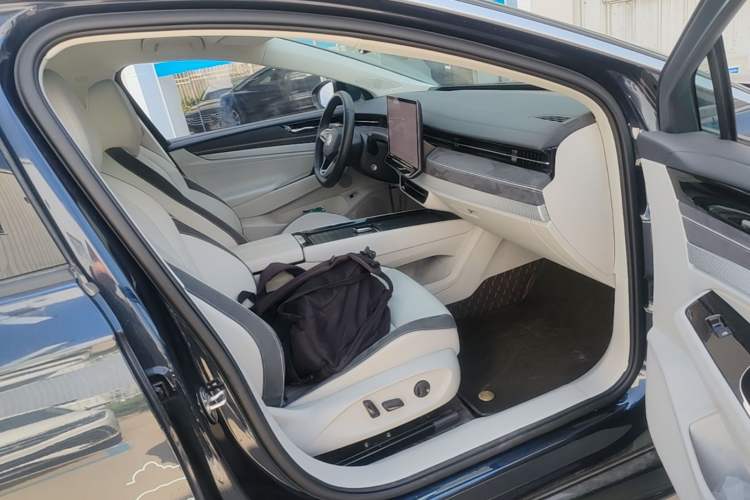 Used Volkswagen ID.7 VIZZION 2024 First Edition Right Front Seat