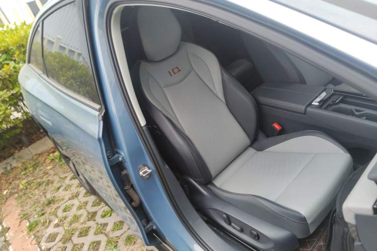 Used Volkswagen ID.7 VIZZION 2024 AIR model Right Front Seat