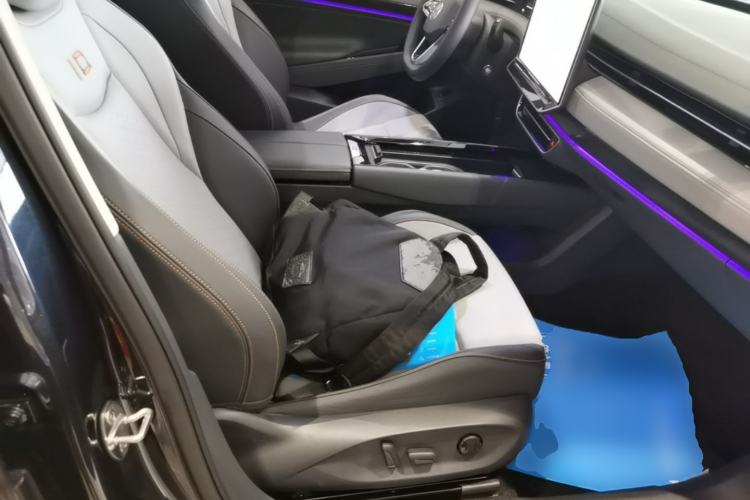 Used Volkswagen ID.7 VIZZION 2024 AIR model Right Front Seat