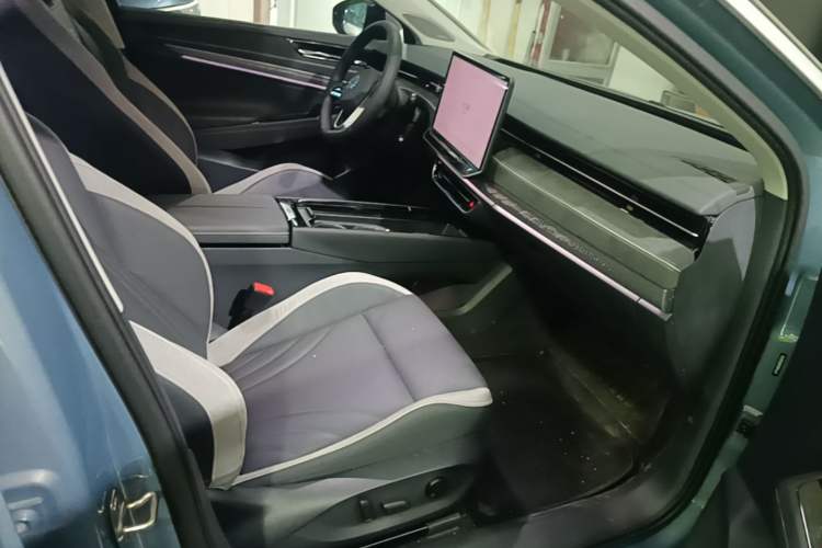 Used Volkswagen ID.7 VIZZION 2024 PRO Model Right Front Seat