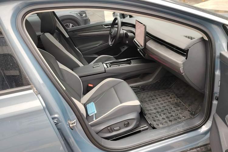 Used Volkswagen ID.7 VIZZION 2024 PRO Model Right Front Seat
