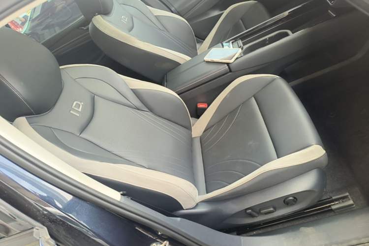Used Volkswagen ID.7 VIZZION 2024 PRO Model Right Front Seat