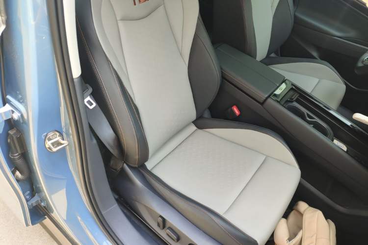 Used Volkswagen ID.7 VIZZION 2024 AIR model Right Front Seat